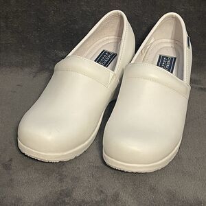 Cherokee Workwear Harmony  Slip-On Nursing White Leather Clogs Women's Size 9